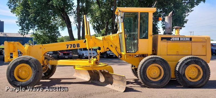 image for item OD9521 1991 John Deere 770B motor grader