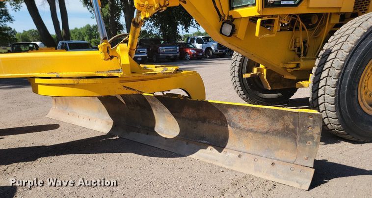 image for item OD9521 1991 John Deere 770B motor grader