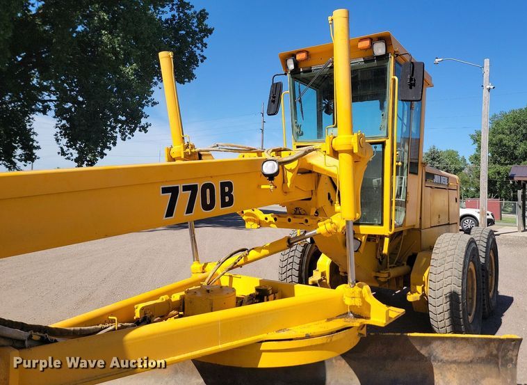 image for item OD9521 1991 John Deere 770B motor grader
