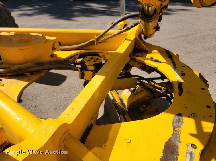 image for item OD9521 1991 John Deere 770B motor grader