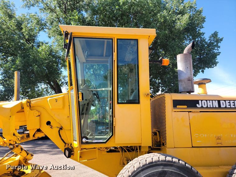 image for item OD9521 1991 John Deere 770B motor grader