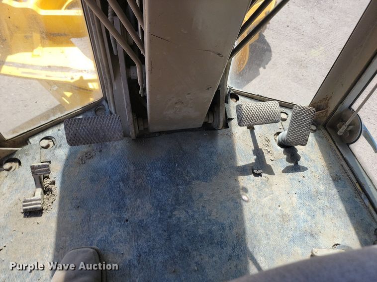 image for item OD9521 1991 John Deere 770B motor grader