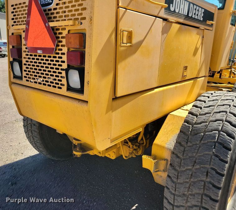 image for item OD9521 1991 John Deere 770B motor grader