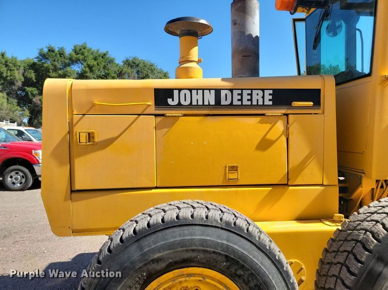 image for item OD9521 1991 John Deere 770B motor grader