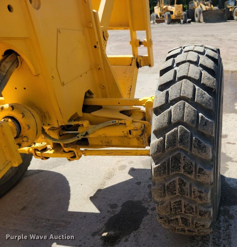 image for item OD9521 1991 John Deere 770B motor grader