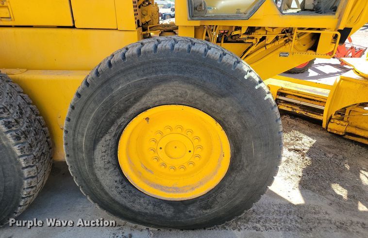 image for item OD9521 1991 John Deere 770B motor grader