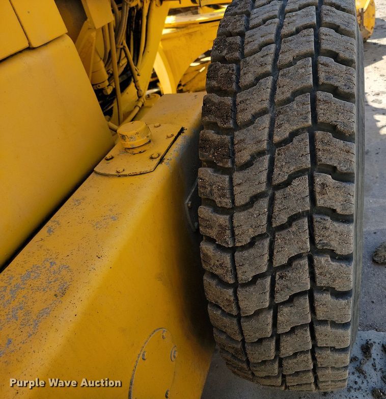 image for item OD9521 1991 John Deere 770B motor grader