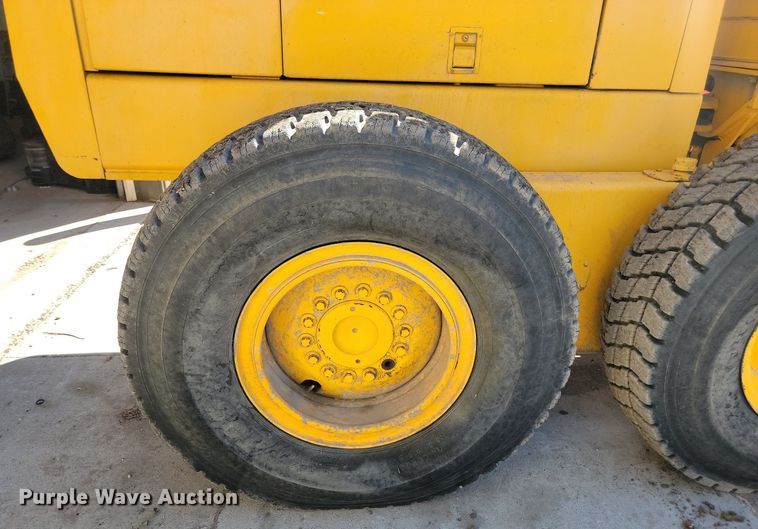 image for item OD9521 1991 John Deere 770B motor grader