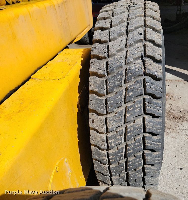 image for item OD9521 1991 John Deere 770B motor grader