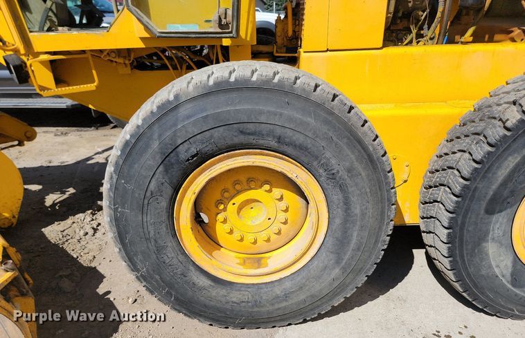 image for item OD9521 1991 John Deere 770B motor grader