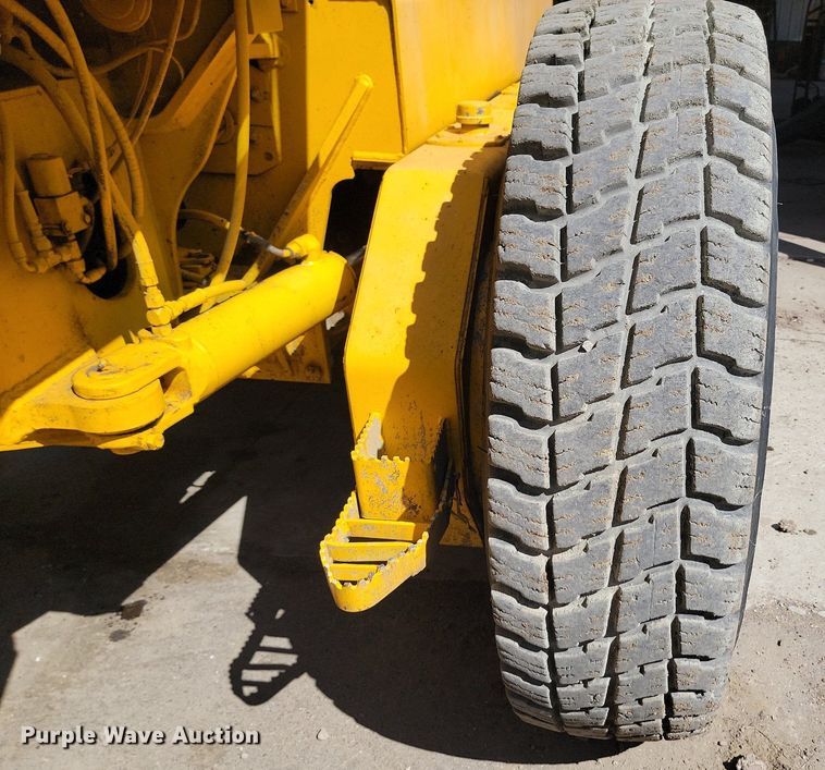 image for item OD9521 1991 John Deere 770B motor grader