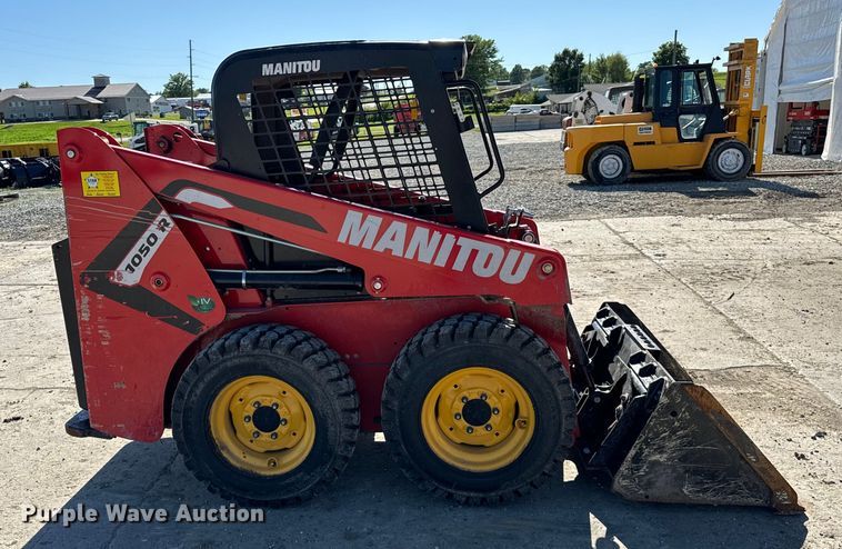 image for item OG9559 2022 Manitou 1050R skid steer loader