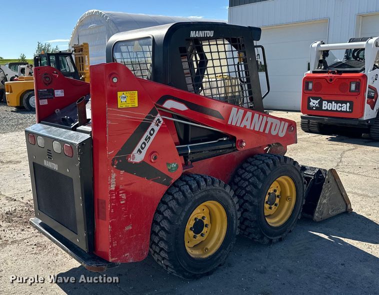 image for item OG9559 2022 Manitou 1050R skid steer loader