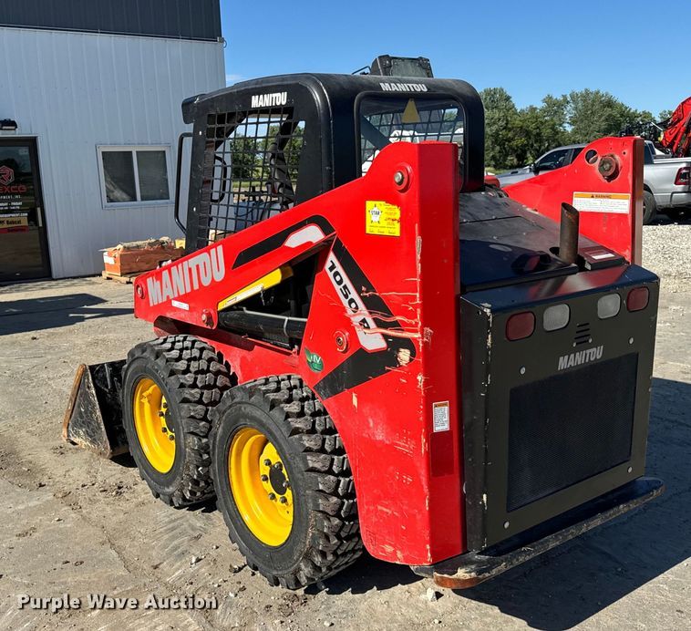 image for item OG9559 2022 Manitou 1050R skid steer loader