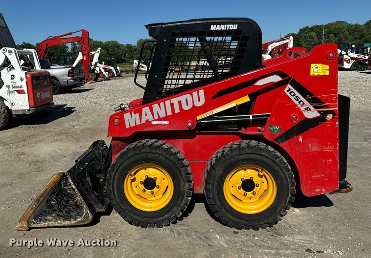 image for item OG9559 2022 Manitou 1050R skid steer loader