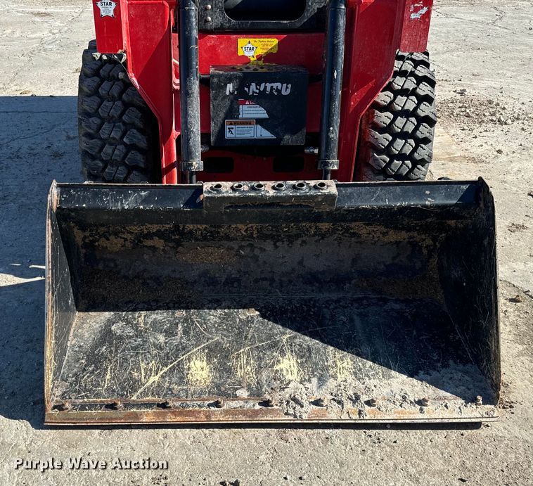 image for item OG9559 2022 Manitou 1050R skid steer loader