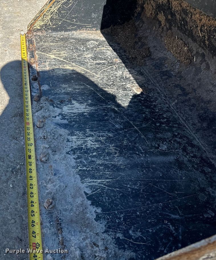 image for item OG9559 2022 Manitou 1050R skid steer loader