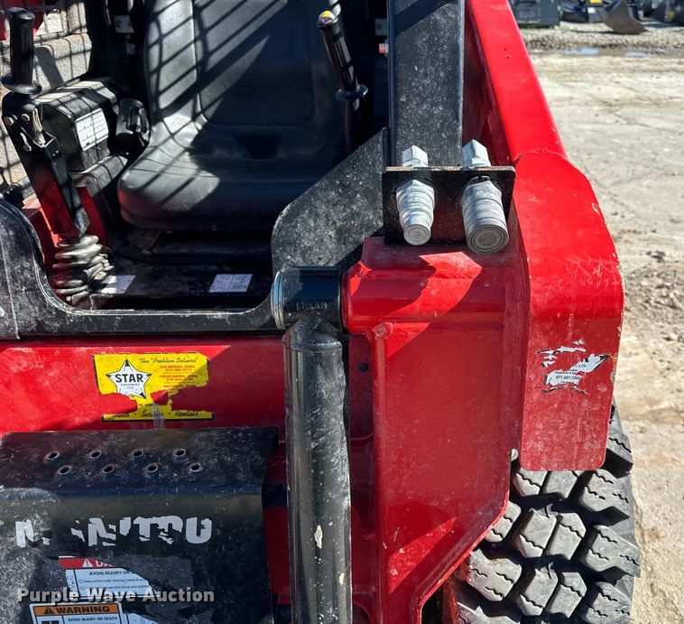 image for item OG9559 2022 Manitou 1050R skid steer loader