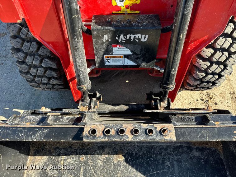 image for item OG9559 2022 Manitou 1050R skid steer loader