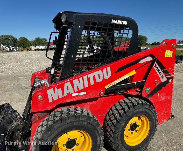 image for item OG9559 2022 Manitou 1050R skid steer loader