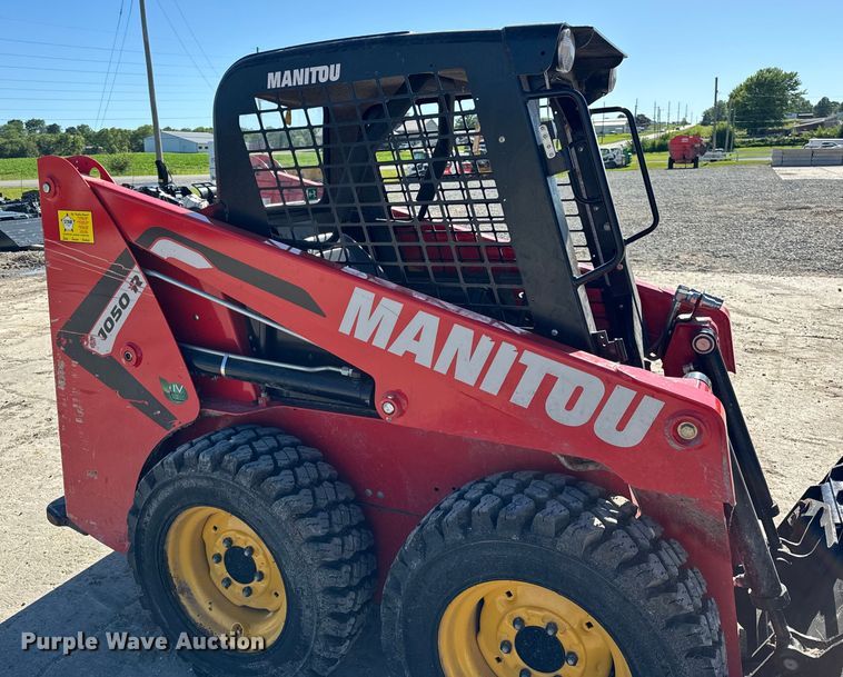 image for item OG9559 2022 Manitou 1050R skid steer loader