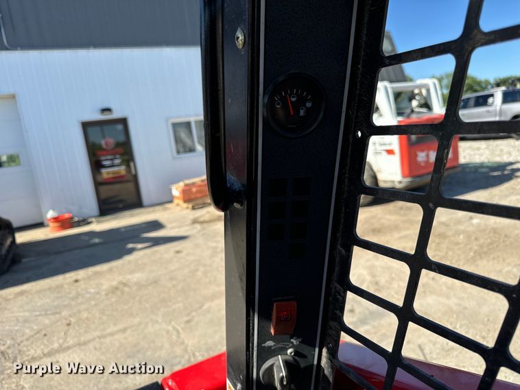 image for item OG9559 2022 Manitou 1050R skid steer loader