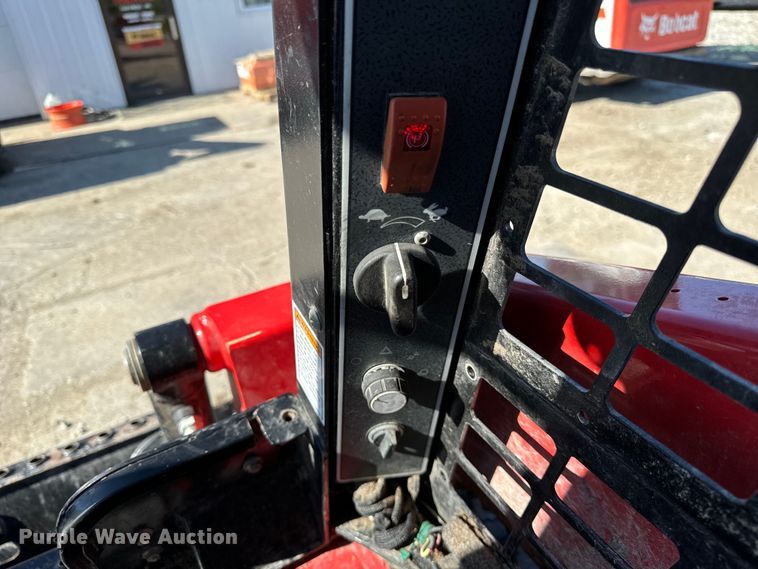 image for item OG9559 2022 Manitou 1050R skid steer loader