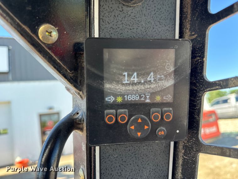 image for item OG9559 2022 Manitou 1050R skid steer loader