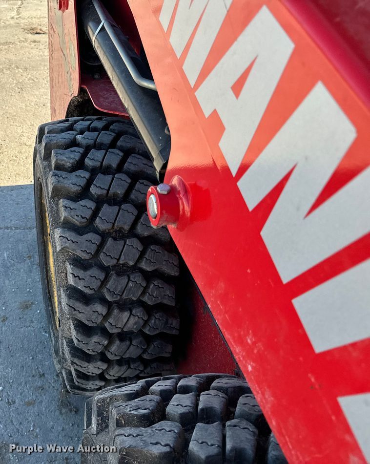 image for item OG9559 2022 Manitou 1050R skid steer loader