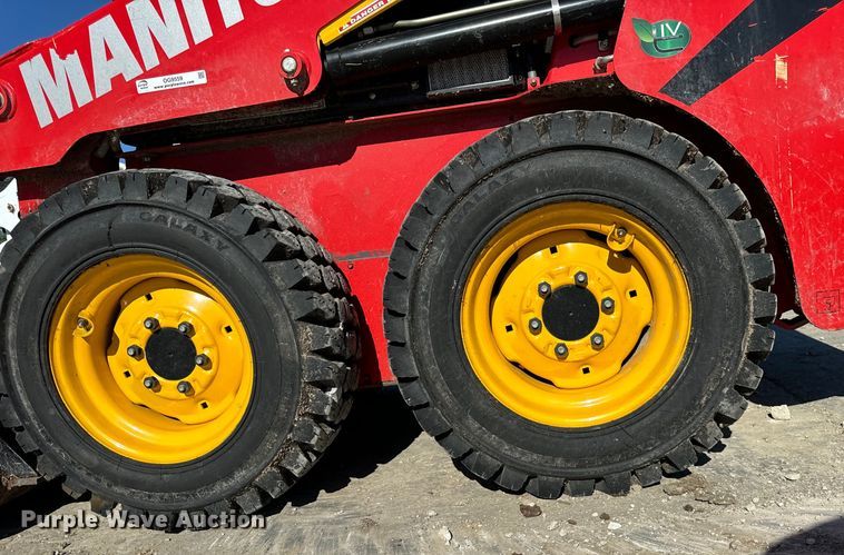 image for item OG9559 2022 Manitou 1050R skid steer loader