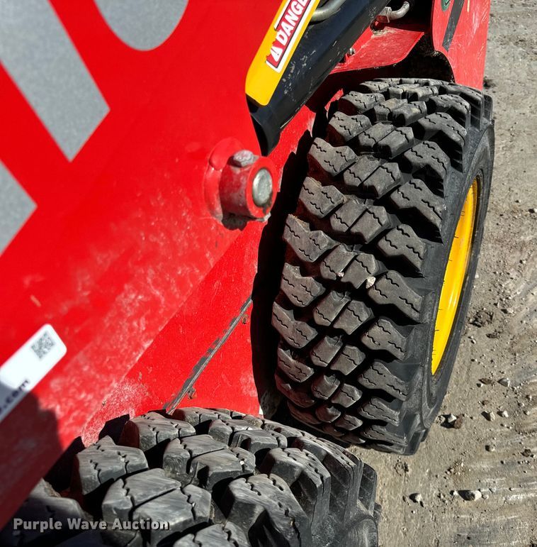 image for item OG9559 2022 Manitou 1050R skid steer loader