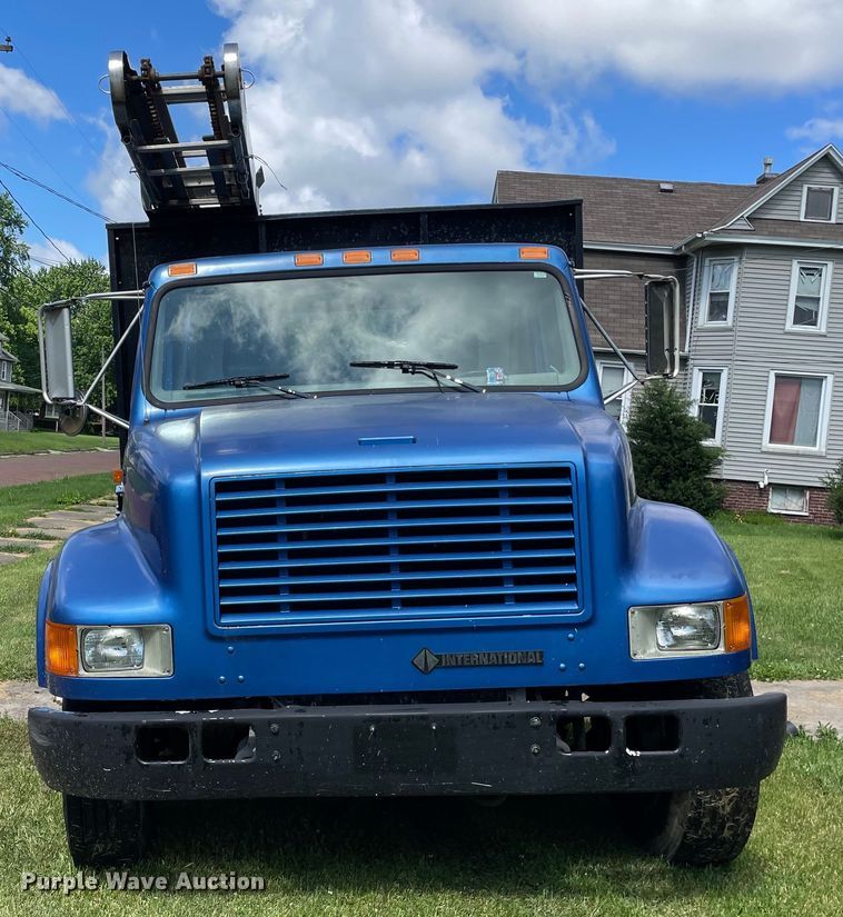 image for item OG9982 2000 International  4700 shingle conveyor truck