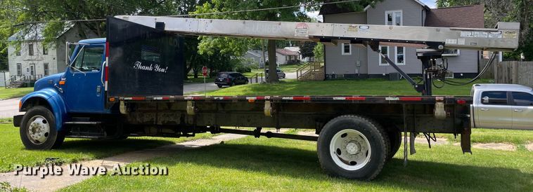 image for item OG9982 2000 International  4700 shingle conveyor truck