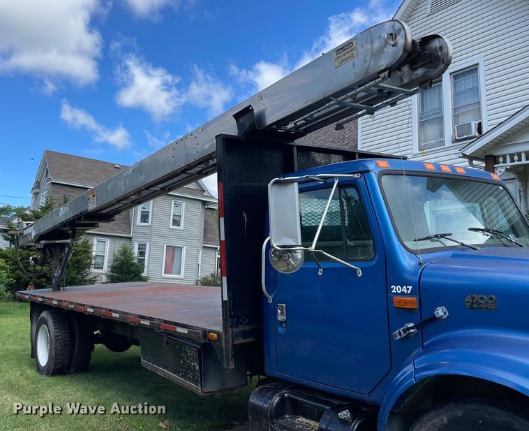 image for item OG9982 2000 International  4700 shingle conveyor truck