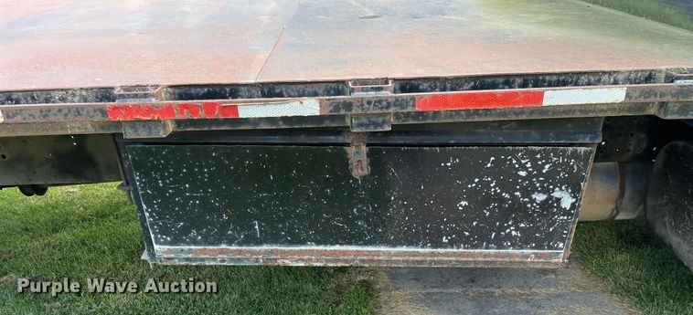 image for item OG9982 2000 International  4700 shingle conveyor truck