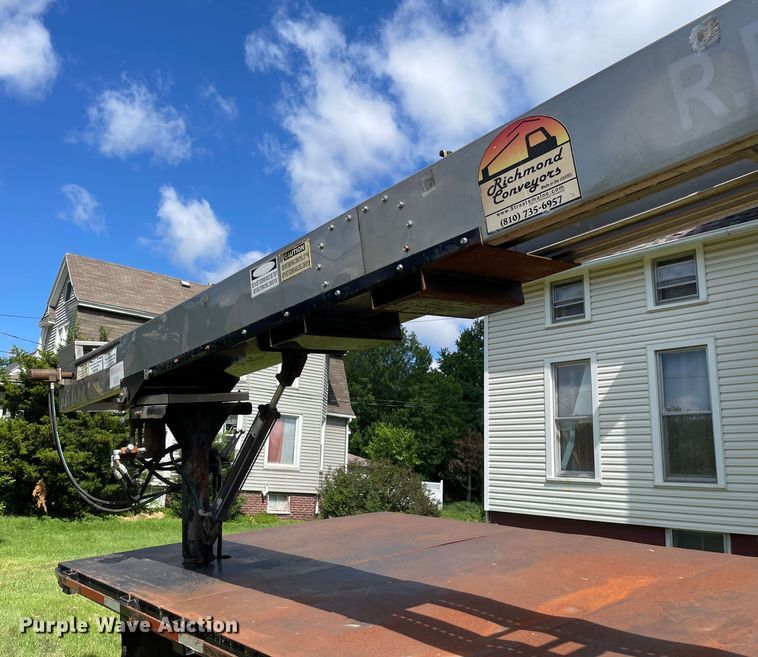 image for item OG9982 2000 International  4700 shingle conveyor truck