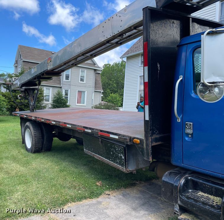 image for item OG9982 2000 International  4700 shingle conveyor truck