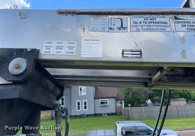 image for item OG9982 2000 International  4700 shingle conveyor truck