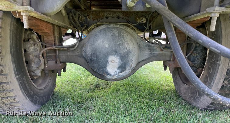 image for item OG9982 2000 International  4700 shingle conveyor truck