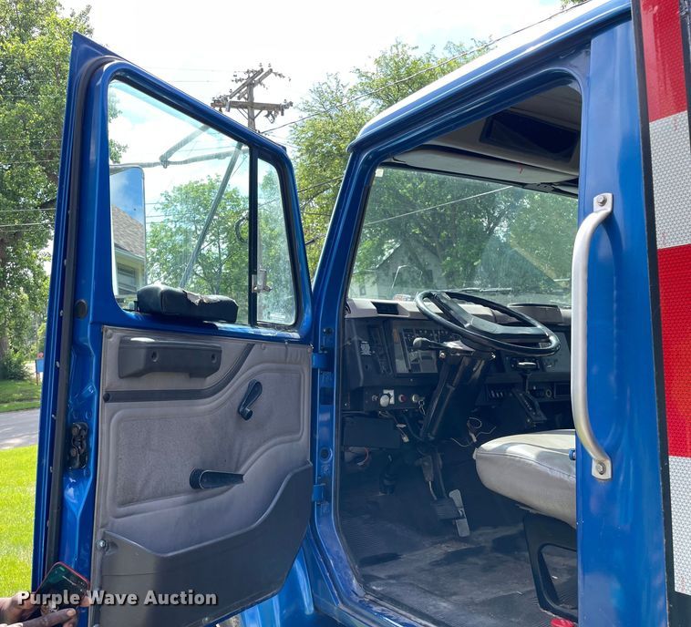 image for item OG9982 2000 International  4700 shingle conveyor truck