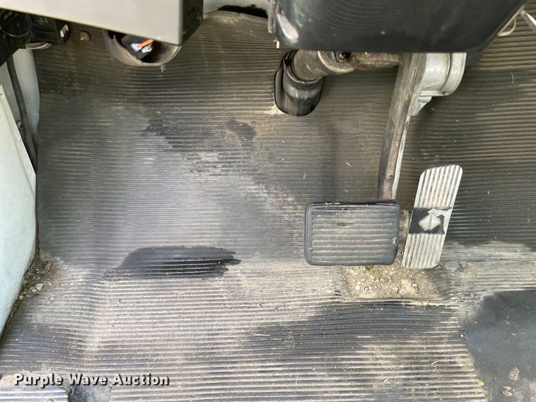 image for item OG9982 2000 International  4700 shingle conveyor truck