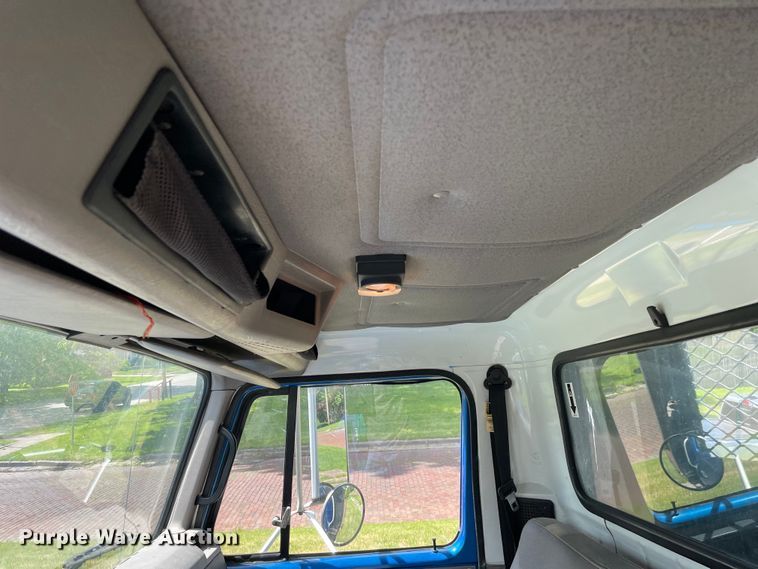 image for item OG9982 2000 International  4700 shingle conveyor truck