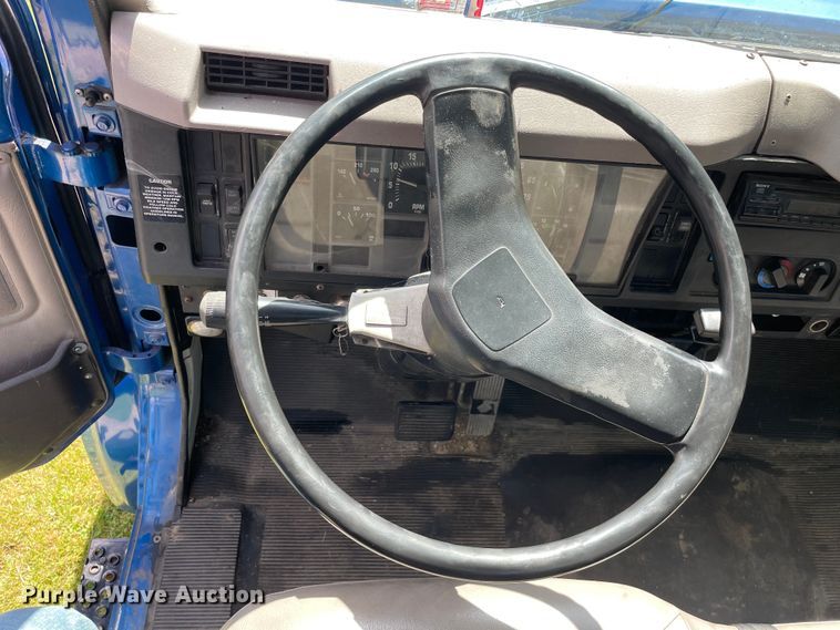 image for item OG9982 2000 International  4700 shingle conveyor truck