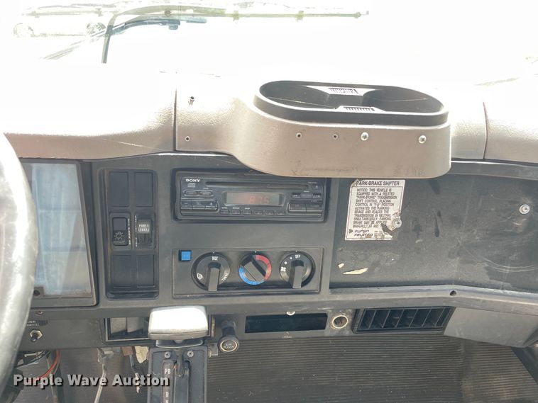 image for item OG9982 2000 International  4700 shingle conveyor truck