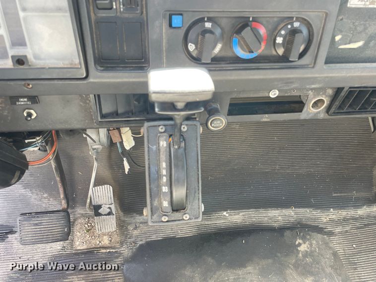 image for item OG9982 2000 International  4700 shingle conveyor truck