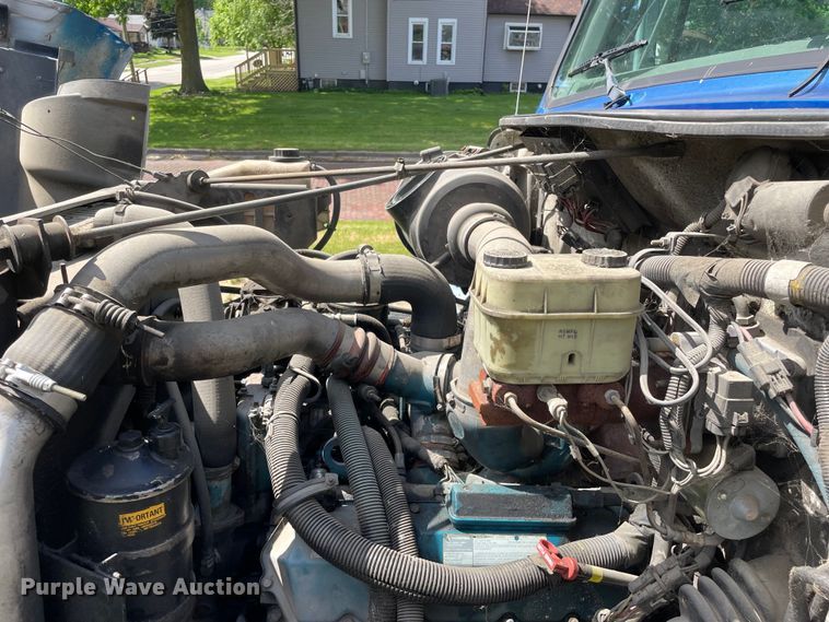 image for item OG9982 2000 International  4700 shingle conveyor truck