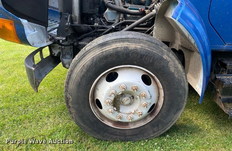 image for item OG9982 2000 International  4700 shingle conveyor truck