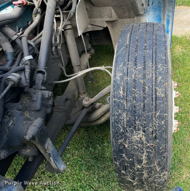 image for item OG9982 2000 International  4700 shingle conveyor truck