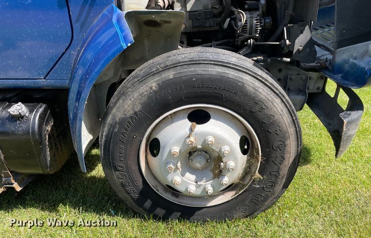 image for item OG9982 2000 International  4700 shingle conveyor truck