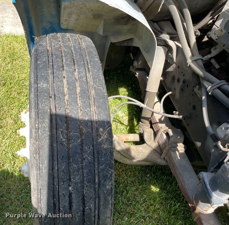 image for item OG9982 2000 International  4700 shingle conveyor truck